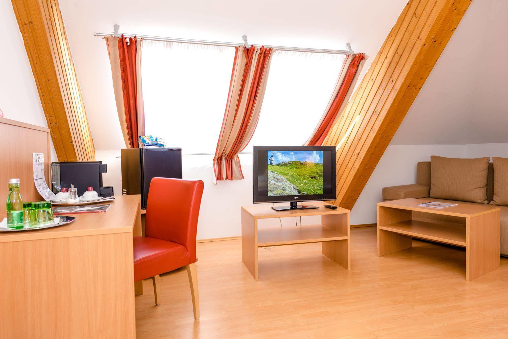 Stadthotel Schwerterbraeu Judenburg Extérieur photo