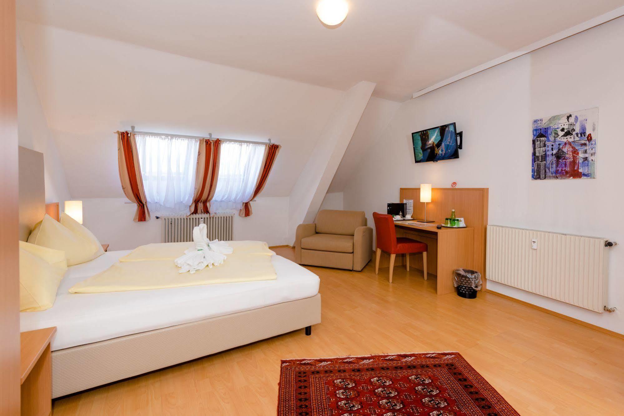 Stadthotel Schwerterbraeu Judenburg Extérieur photo
