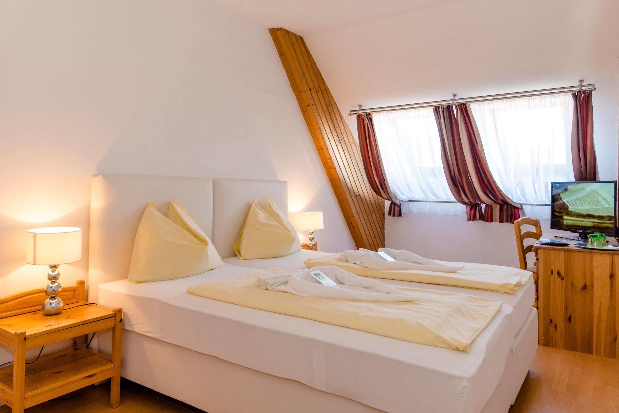 Stadthotel Schwerterbraeu Judenburg Extérieur photo