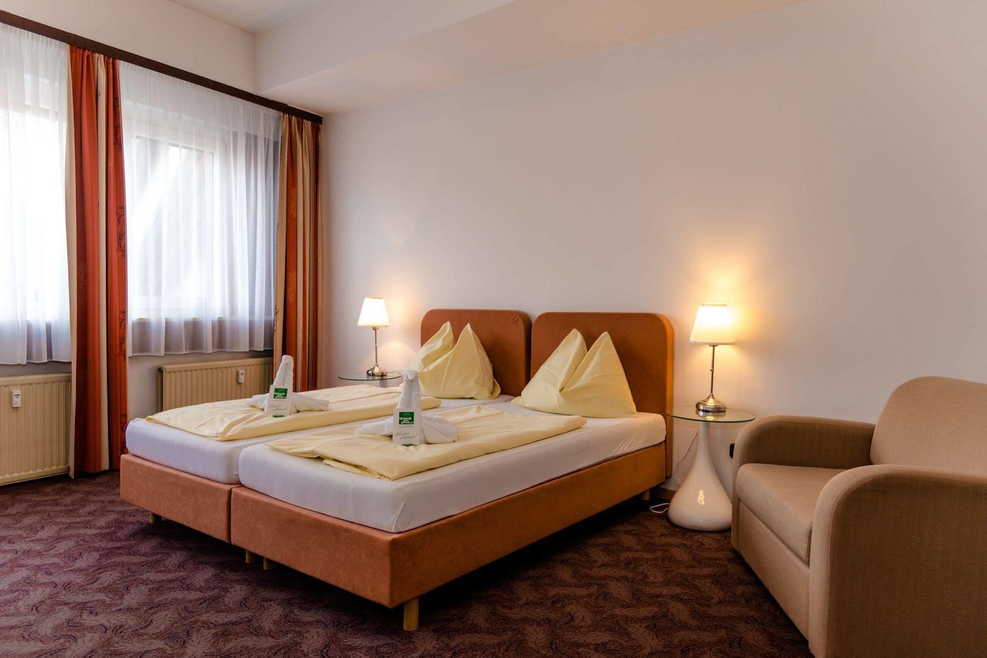 Stadthotel Schwerterbraeu Judenburg Extérieur photo